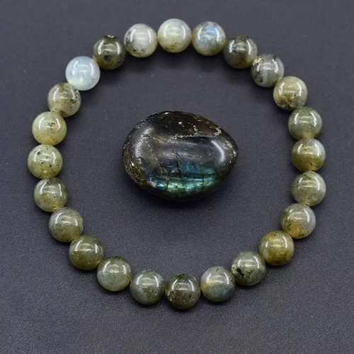 Naomi - Symbolisiert Liebe, Zärtlichkeit, Loyalität und Weisheit